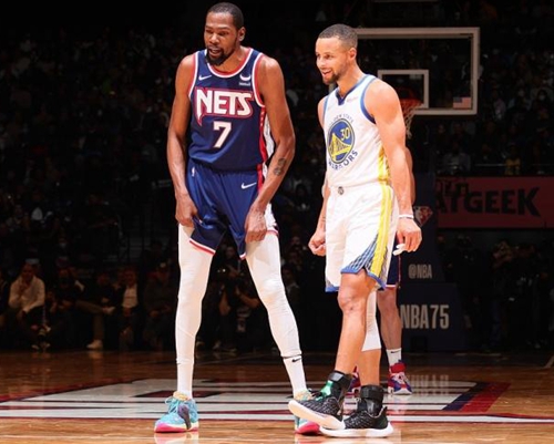 的球衣很近 的球衣很近