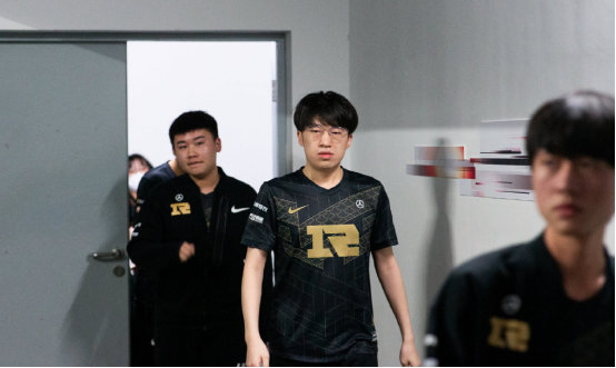 此以超半池 此以超半池